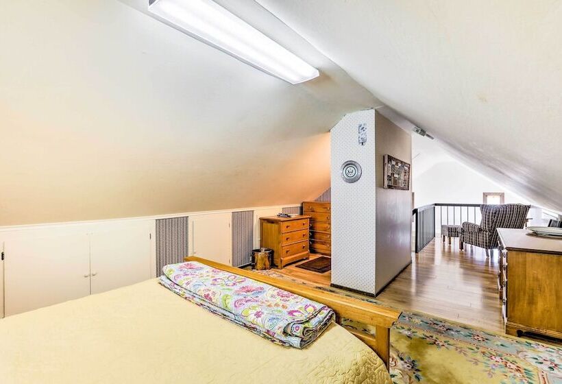 Rustic Riverfront Truckee Cabin W/ Gas Grill!