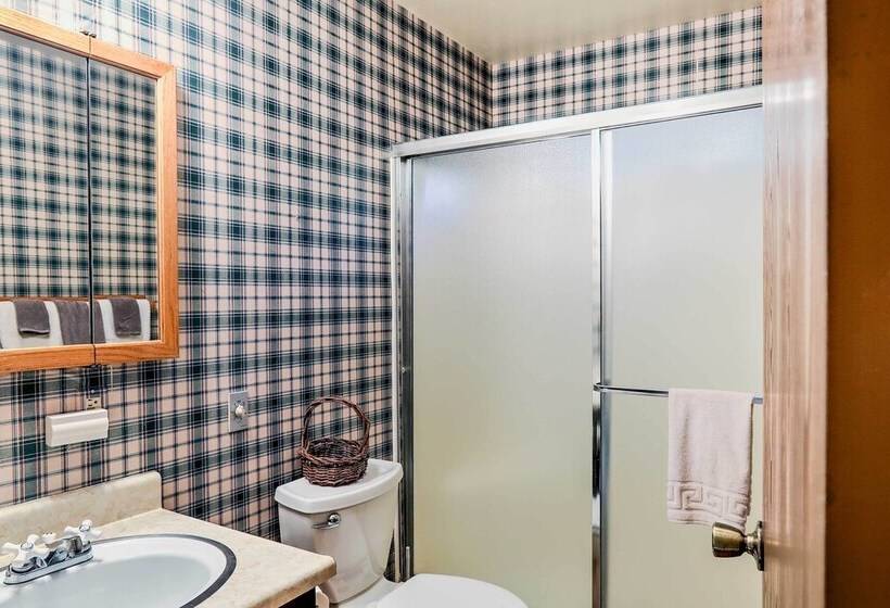 Rustic Riverfront Truckee Cabin W/ Gas Grill!