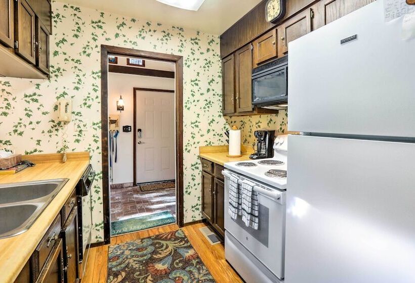 Rustic Riverfront Truckee Cabin W/ Gas Grill!