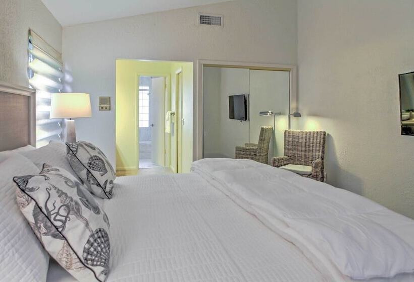 Sand Dollar  Jenson Beach Home W/ Pool Access!