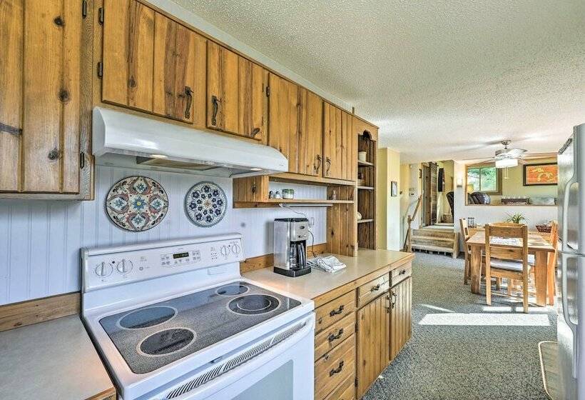 Secluded Arkdale Retreat: 10 Acres W/ Deck!