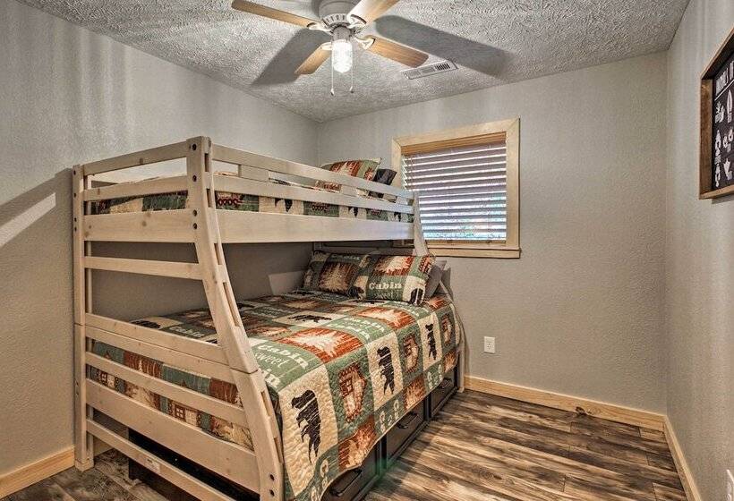 Secluded Cabin W/ Hot Tub, 3 Mi To Pigeon Forge!