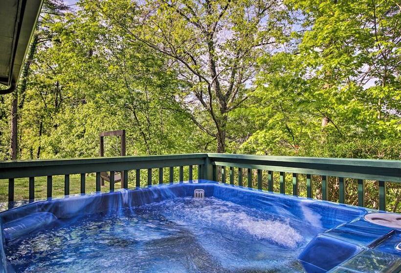 Secluded Cabin W/ Hot Tub, 3 Mi To Pigeon Forge!