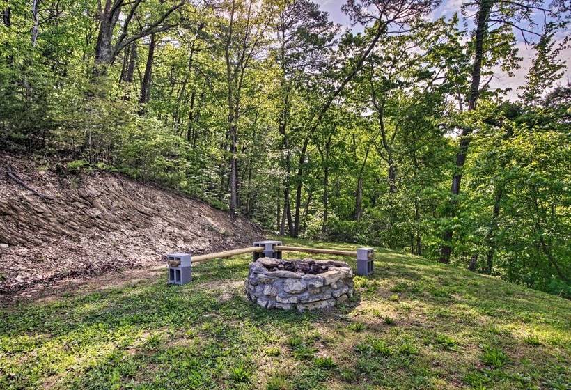 Secluded Cabin W/ Hot Tub, 3 Mi To Pigeon Forge!