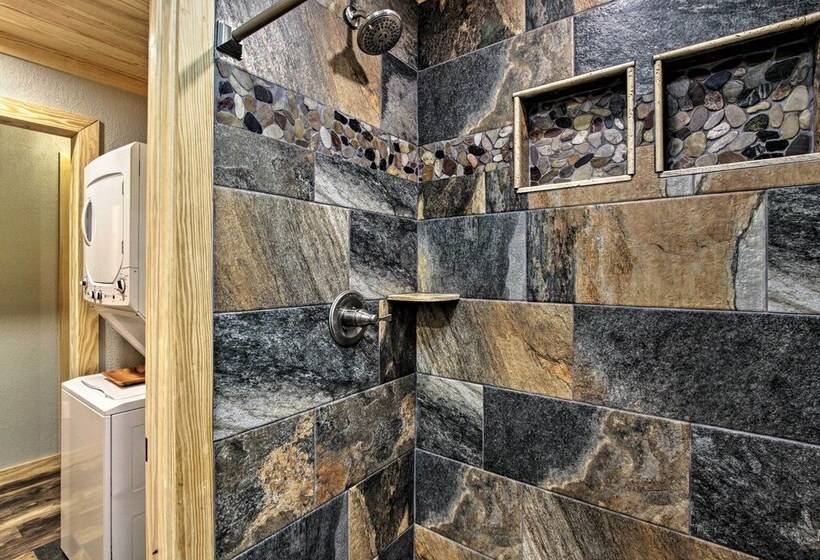 Secluded Cabin W/ Hot Tub, 3 Mi To Pigeon Forge!