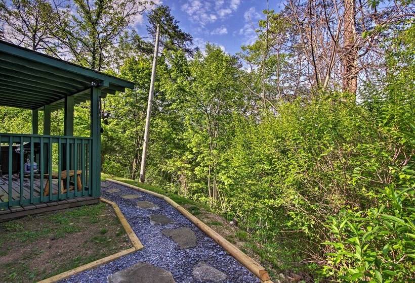 Secluded Cabin W/ Hot Tub, 3 Mi To Pigeon Forge!