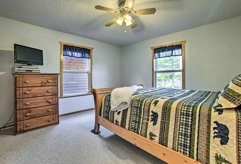 Secluded Lost Lake Cottage W/ Spacious Loft!