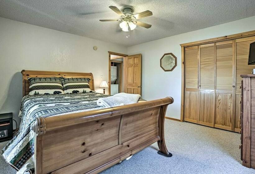 Secluded Lost Lake Cottage W/ Spacious Loft!