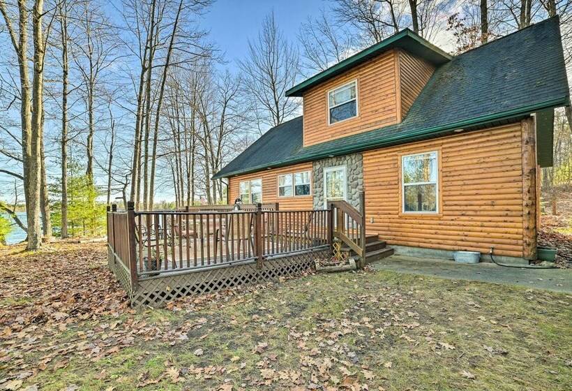 Secluded Lost Lake Cottage W/ Spacious Loft!