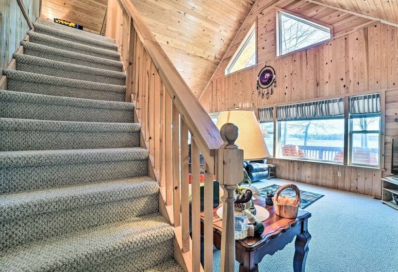 Secluded Lost Lake Cottage W/ Spacious Loft!