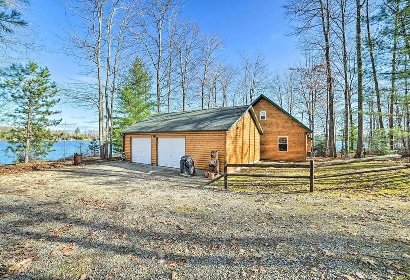 Secluded Lost Lake Cottage W/ Spacious Loft!