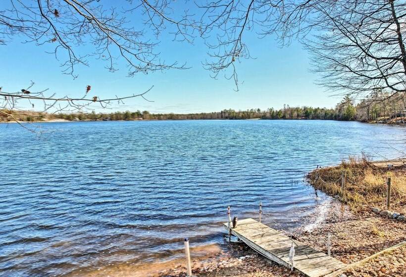 Secluded Lost Lake Cottage W/ Spacious Loft!