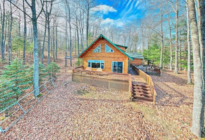 Secluded Lost Lake Cottage W/ Spacious Loft!