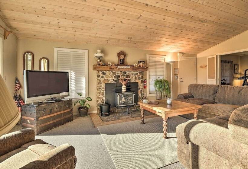 Secluded Mountain Hideaway < 8 Miles To Bass Lake!