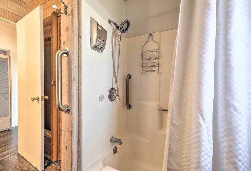 Secluded Mountain Hideaway < 8 Miles To Bass Lake!