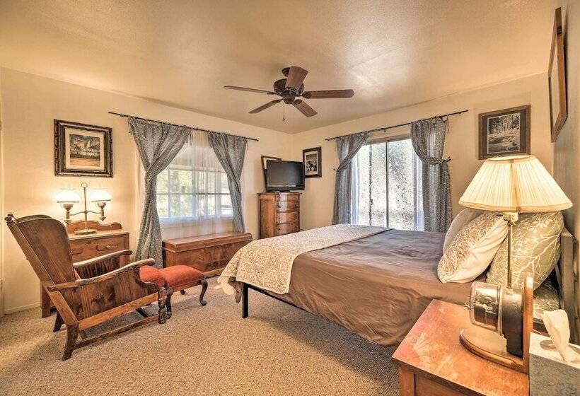 Secluded Mountain Hideaway < 8 Miles To Bass Lake!