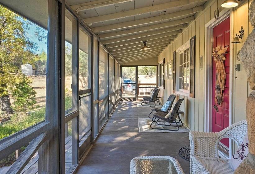 Secluded Mountain Hideaway < 8 Miles To Bass Lake!