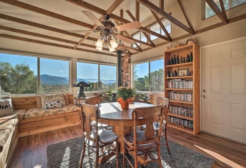 Secluded Mountain Hideaway < 8 Miles To Bass Lake!