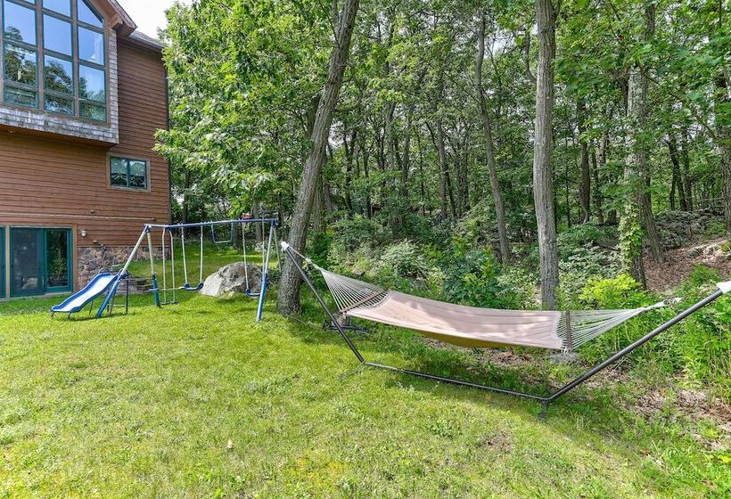 Peaceful Mountian Oasis: Firepit, Hot Tub, Sauna!