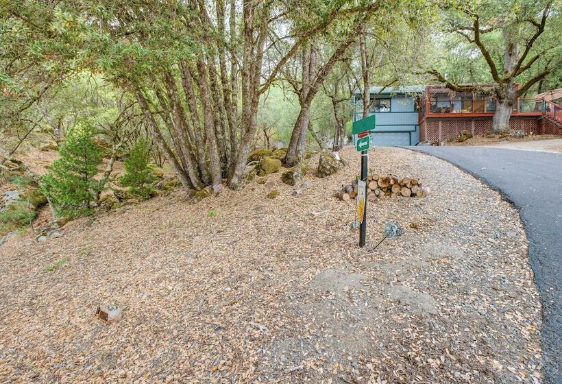 Secluded Placerville Cabin W/ Deck: Walk To River!