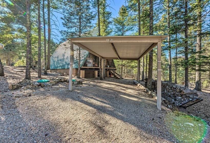 Secluded Ruidoso Cabin W/ Hot Tub & Fireplace!