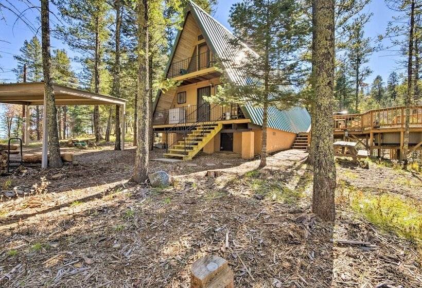 Secluded Ruidoso Cabin W/ Hot Tub & Fireplace!