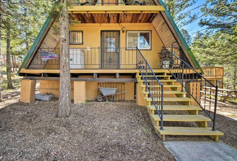 Secluded Ruidoso Cabin W/ Hot Tub & Fireplace!