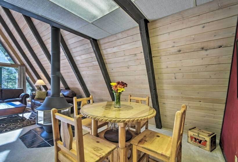 Secluded Ruidoso Cabin W/ Hot Tub & Fireplace!