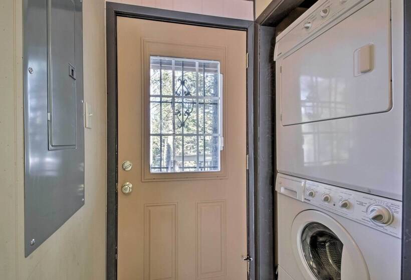 Secluded Ruidoso Cabin W/ Hot Tub & Fireplace!