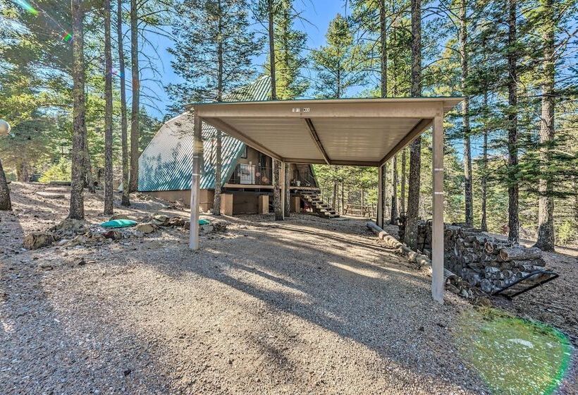 Secluded Ruidoso Cabin W/ Hot Tub & Fireplace!