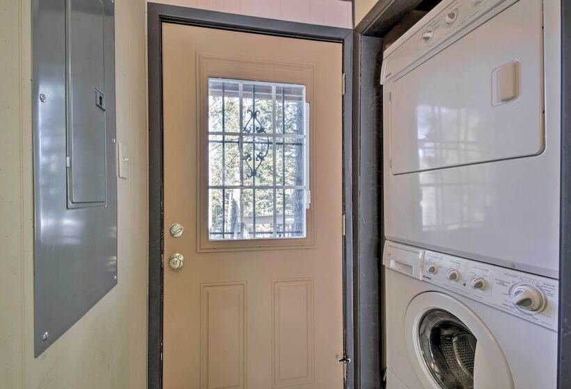 Secluded Ruidoso Cabin W/ Hot Tub & Fireplace!