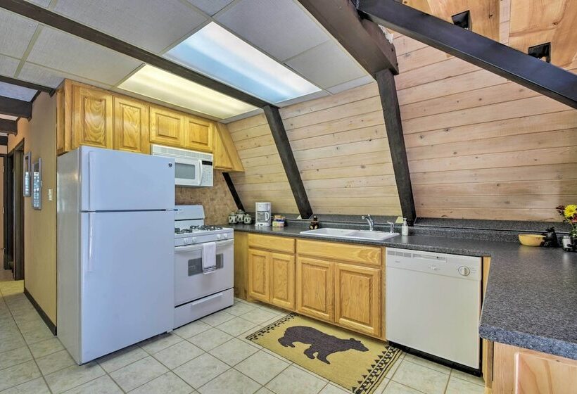 Secluded Ruidoso Cabin W/ Hot Tub & Fireplace!