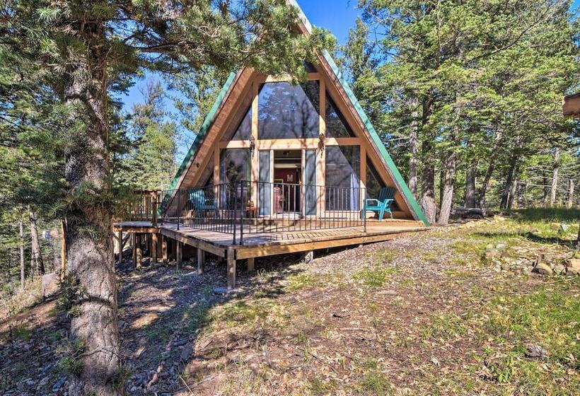 Secluded Ruidoso Cabin W/ Hot Tub & Fireplace!