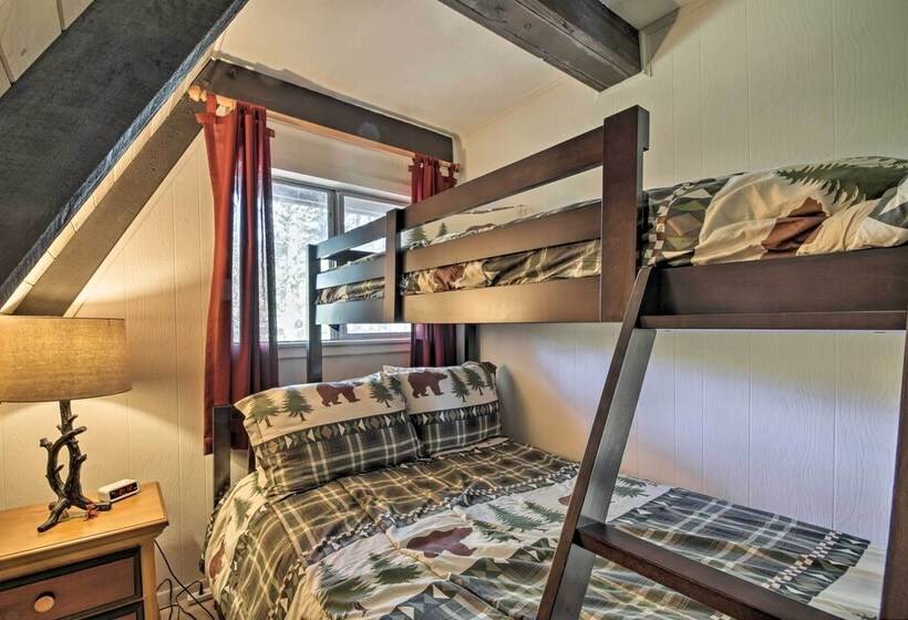 Secluded Ruidoso Cabin W/ Hot Tub & Fireplace!