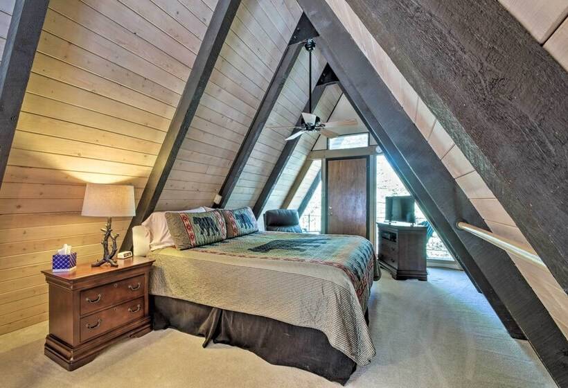 Secluded Ruidoso Cabin W/ Hot Tub & Fireplace!