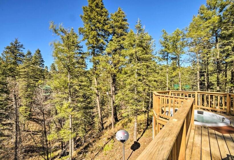 Secluded Ruidoso Cabin W/ Hot Tub & Fireplace!