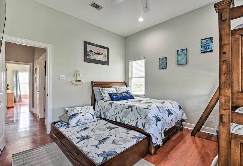 Secluded Seabrook Waterfront Home W/ Patio!