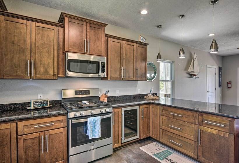 Secluded Seabrook Waterfront Home W/ Patio!