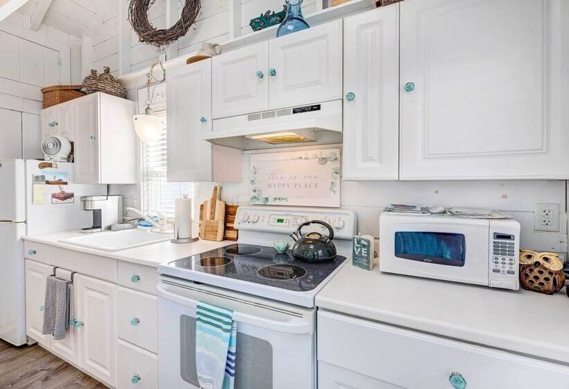 Serene Cape Cod Retreat   Walk To Bay!