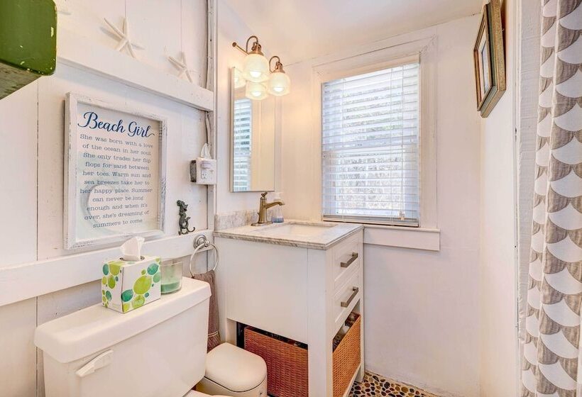 Serene Cape Cod Retreat   Walk To Bay!