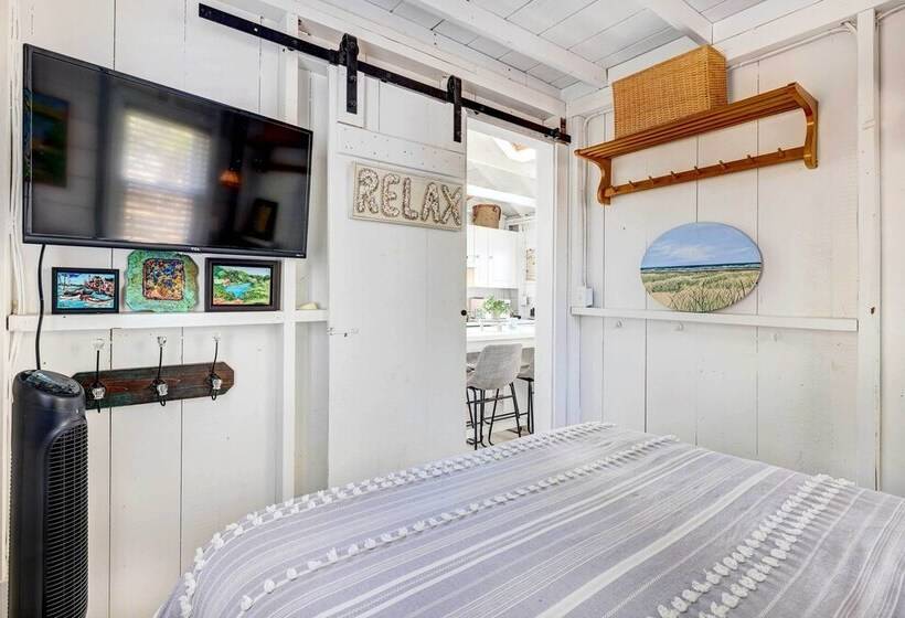 Serene Cape Cod Retreat   Walk To Bay!