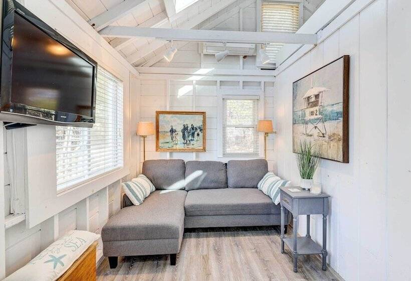 Serene Cape Cod Retreat Walk To Bay!