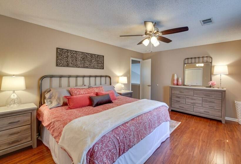 Serene Lake Hamilton Hideaway W/ Private Dock