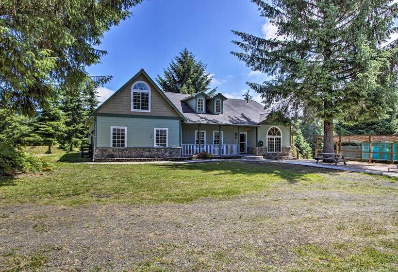 Serene South Bend Family Escape; Dogs Welcome