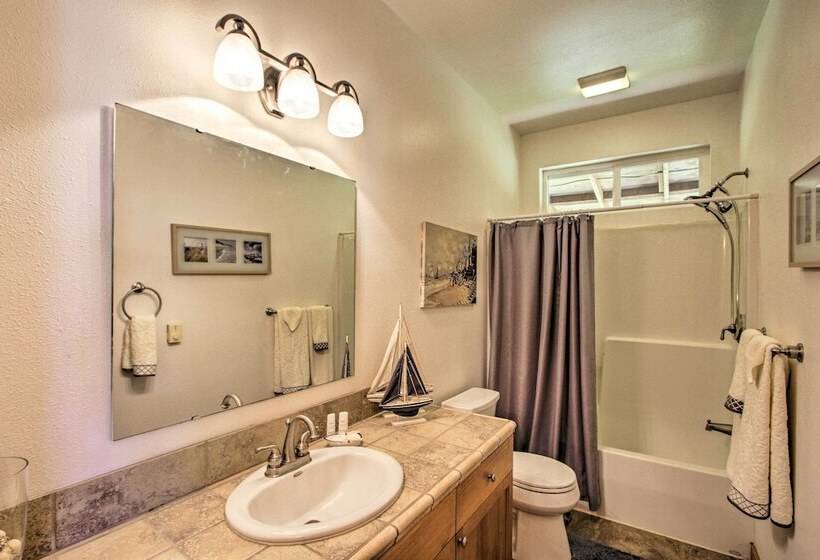 Serene South Bend Family Escape; Dogs Welcome