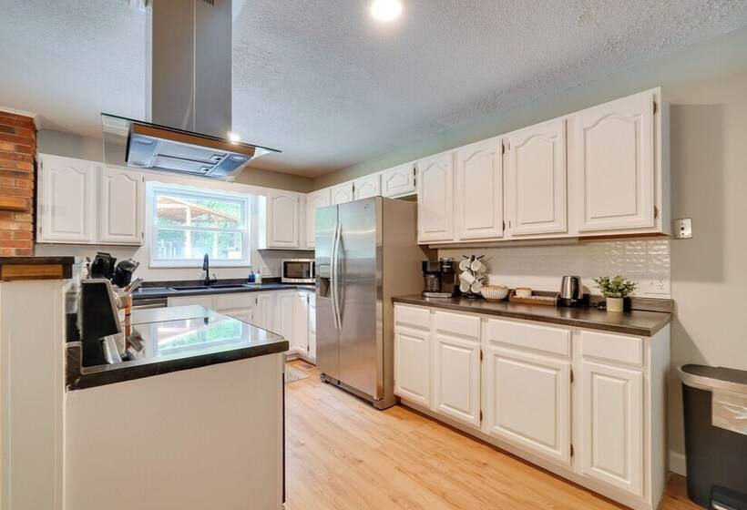 Sevierville Home W/ Hot Tub & Game Room!