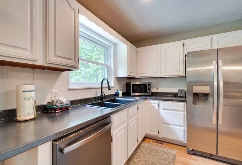 Sevierville Home W/ Hot Tub & Game Room!