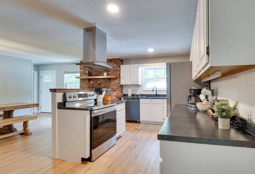 Sevierville Home W/ Hot Tub & Game Room!