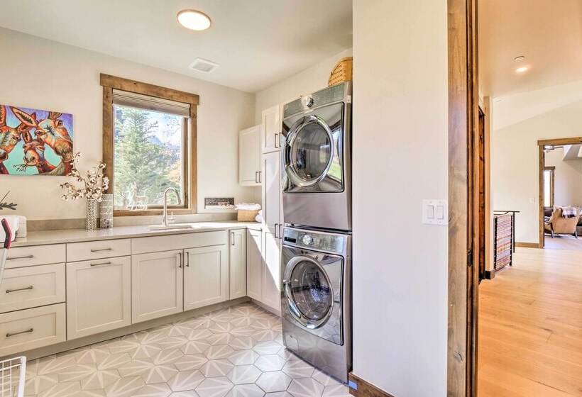 Silverthorne Home W/ Hiking Trail Access!