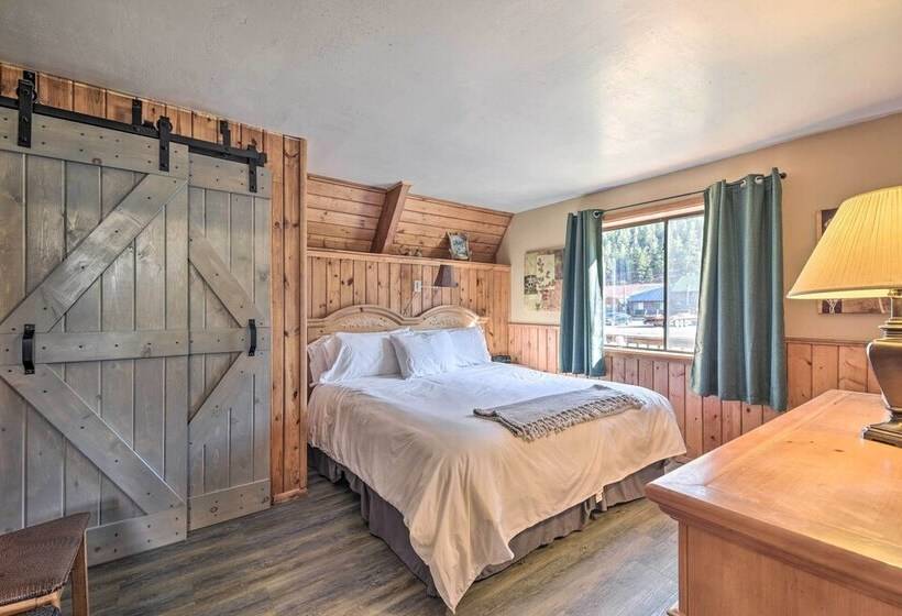 Ski In/ski Out Red River Cabin W/ Mtn Views!